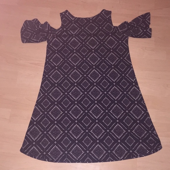 Dress - Picture 3 of 4